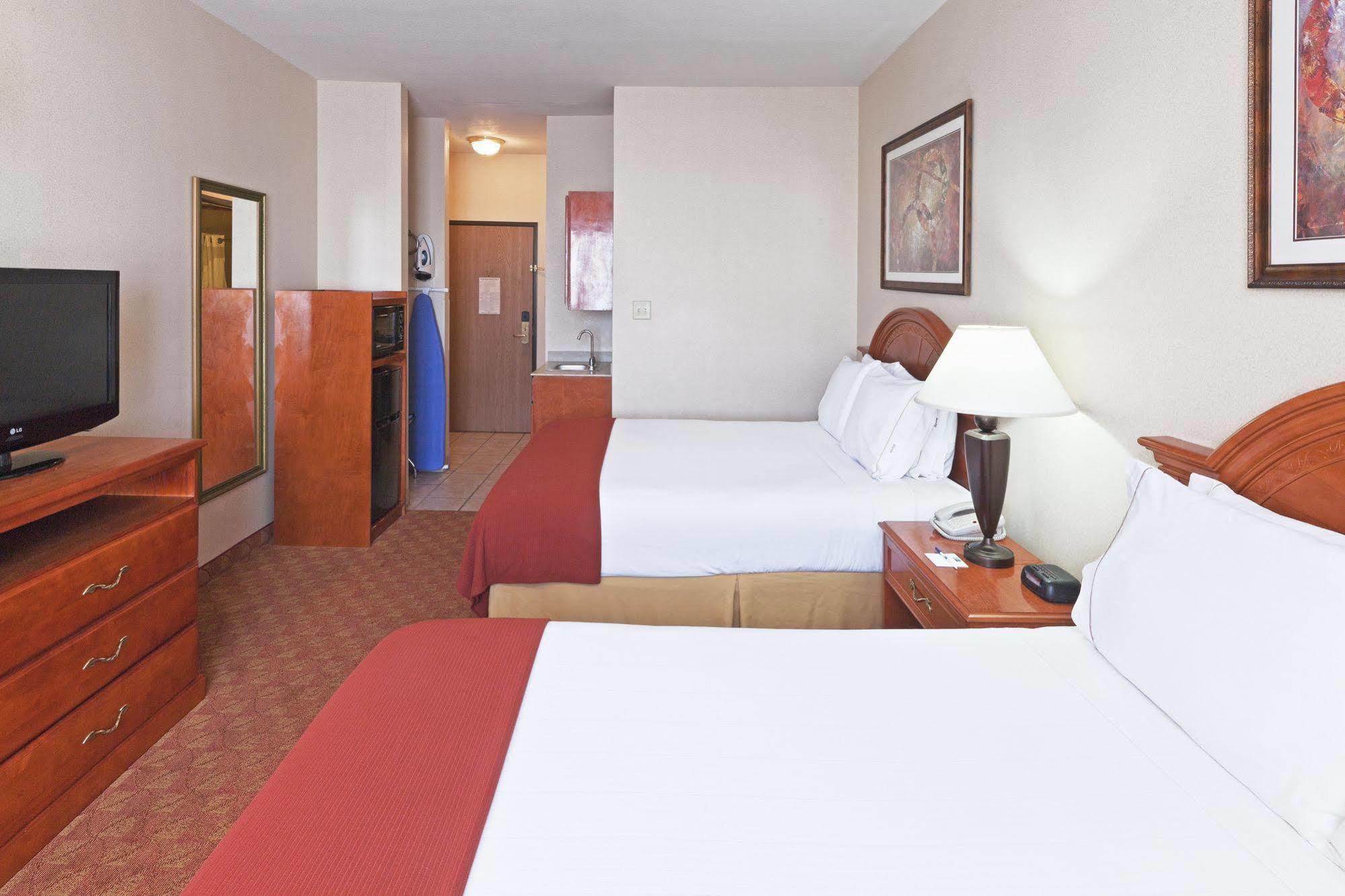 Holiday Inn Express Hotel And Suites Abilene By Ihg Habitación foto